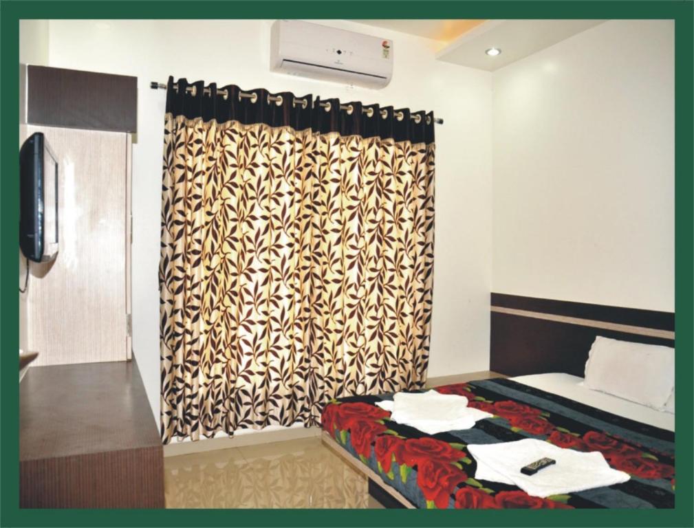 שירדי Hotel Shradha Saburi Palace חדר תמונה