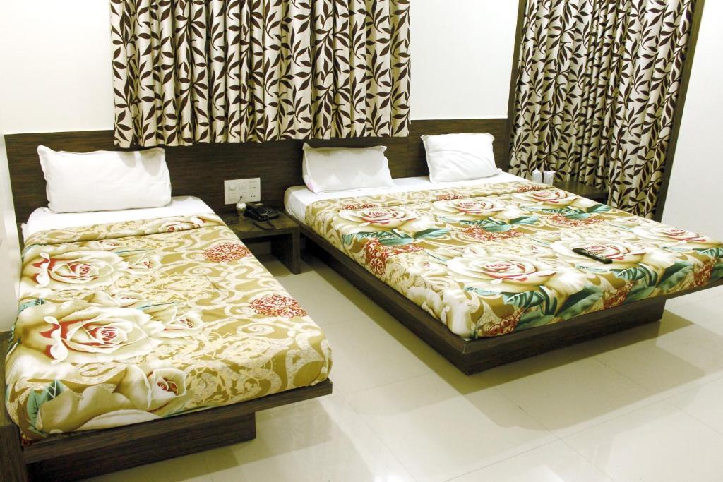 שירדי Hotel Shradha Saburi Palace חדר תמונה